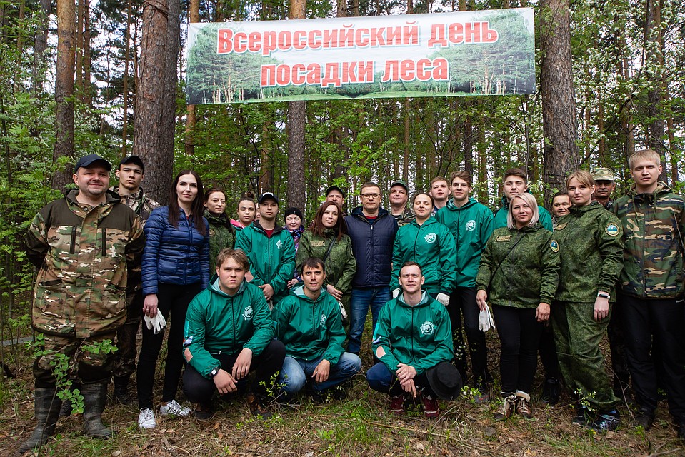 Челябинск на Всероссийском дне посадки леса. Фото: Валерий ЗВОНАРЕВ