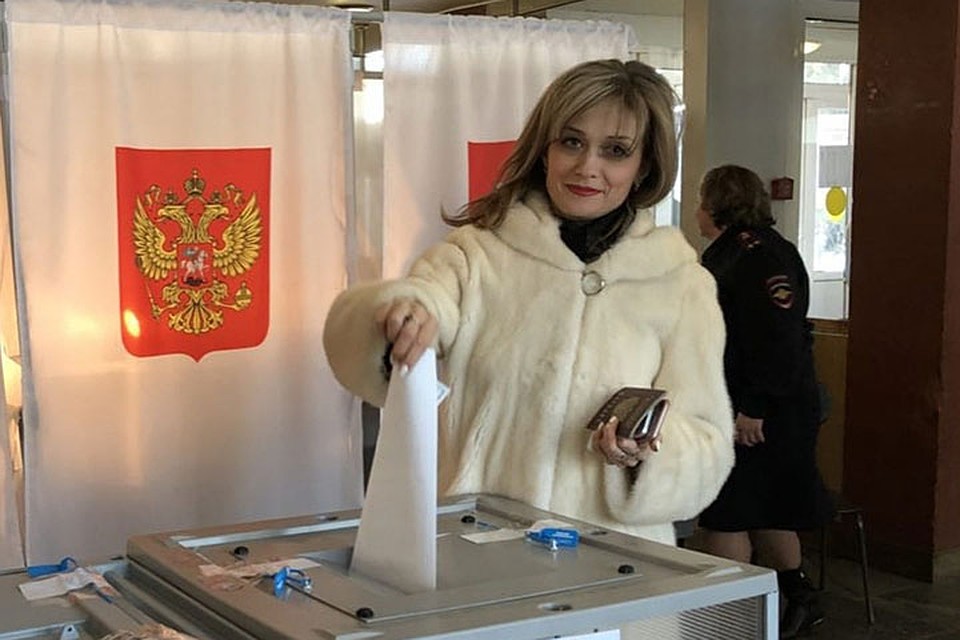 Евгения Исаенкова недавно развелась с мужем, в надежде, что глава района тоже бросит жену. Фото: соцсети