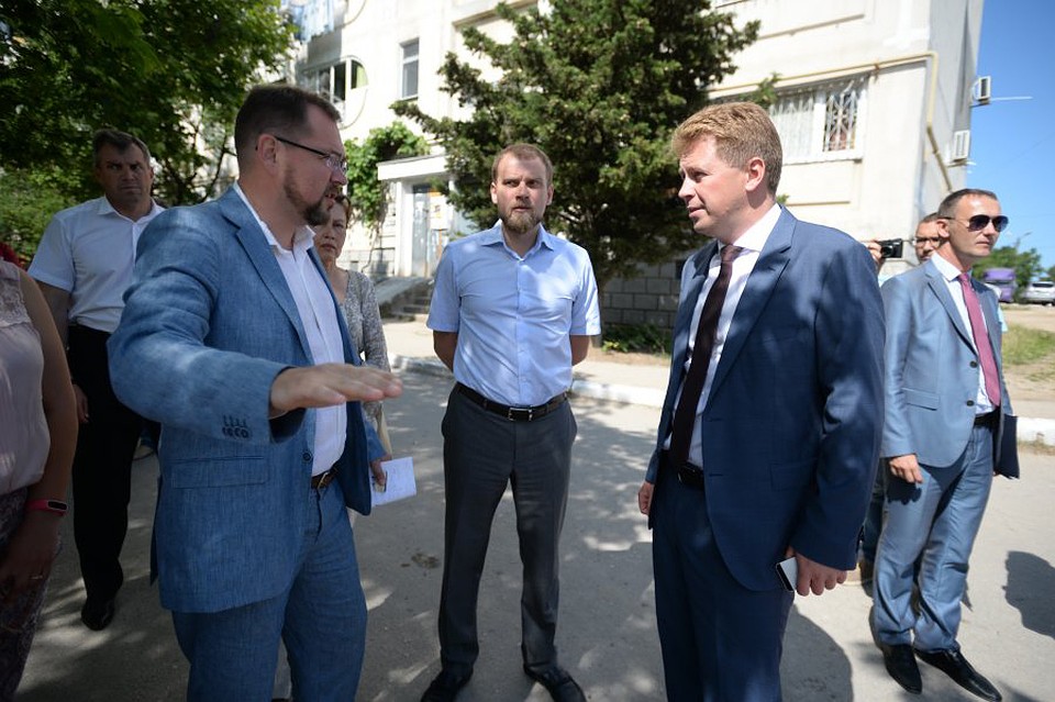 Как будет ремонтировать крыши в Севастополе, Максим хорошо рассказывал Дмитрию Овсянникову. Правда, когда цифры показали, насколько трудолюбив Рудь, его уволили.