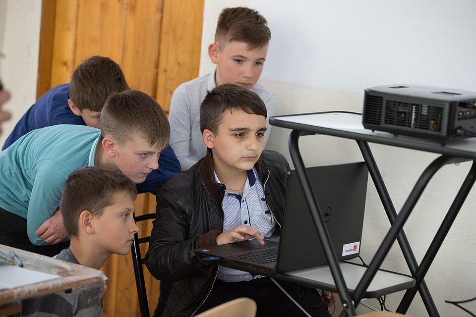 8000 учащихся и педагогов из 20 сельских доуниверситетских образовательных учреждений Молдовы теперь могут выстраивать учебный процесс еще интерактивнее