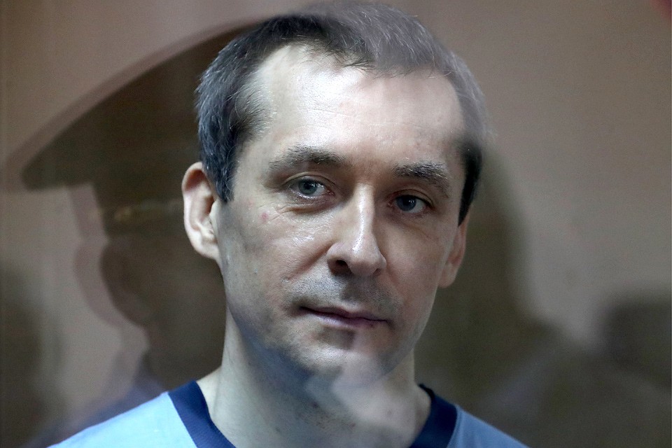 Бывший заместитель начальника управления "Т" Главного управления экономической безопасности и противодействия коррупции (ГУЭБиПК) МВД России полковник Дмитрий Захарченко в Пресненском районном суде. Фото Сергей Савостьянов/ТАСС