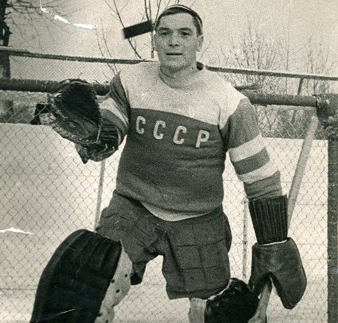 Легенда советского хоккея вратарь Николай Пучков. Фото cska-hockey.ru