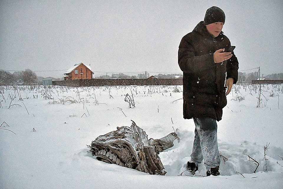Обломки у места крушения самолета, февраль 2018 г. Фото: Виктор ГУСЕЙНОВ