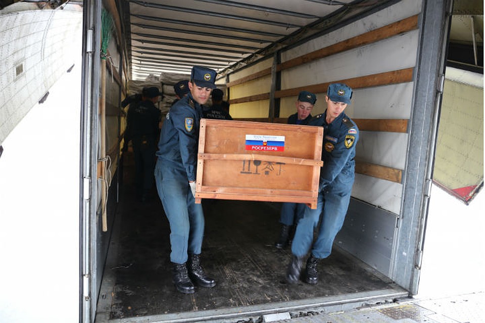 МЧС России доставляет гуманитарную помощь в Иркутскую область. Фото: ГУ МЧС России.