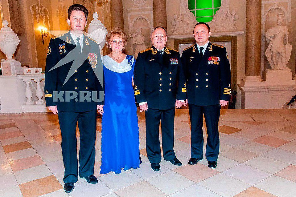 Андрей Воскресенский и контр-адмирал Владимир Бердердинов (второй справа) Фото: СОЦСЕТИ
