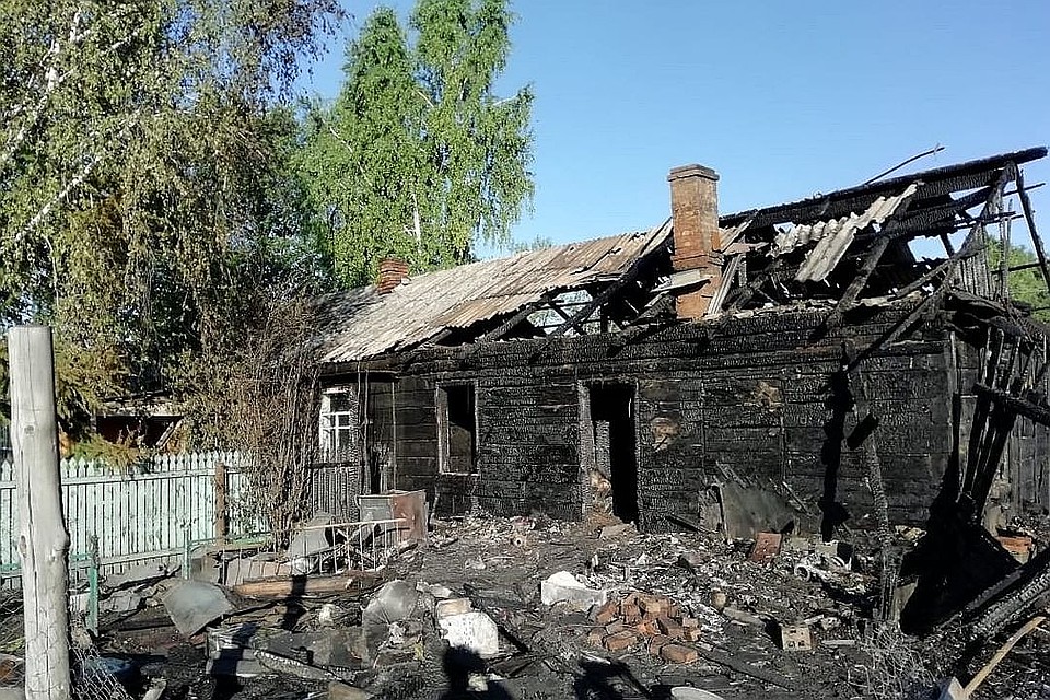 Пожар унес жизни троих детей. Фото: СКР по Новосибирской области.
