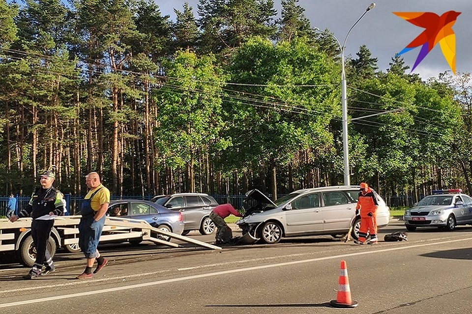 В аварии пострадали три человека, они находятся в больнице. Фото: Дарья ЛОМОНОВСКАЯ