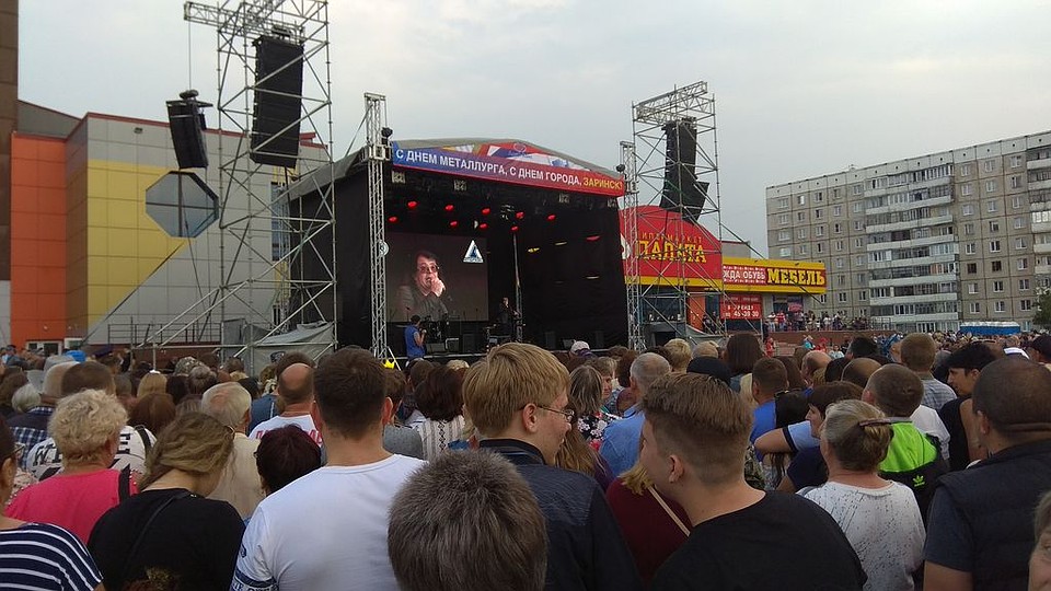 Выступление Игоря Корнелюка. День металлурга и города Заринска-2019. Фото: Анастасия Корягина