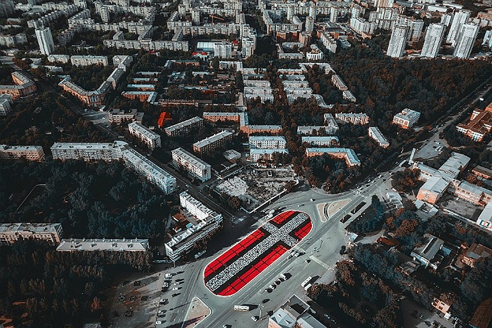 Эта роспись на Уралмаше заняла территорию в 6686 квадратных метров Фото: пресс-служба "Стенограффии"