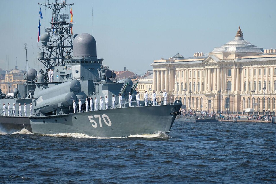 Моряки оттачивают свое мастерство перед праздником Фото: Артем КИЛЬКИН