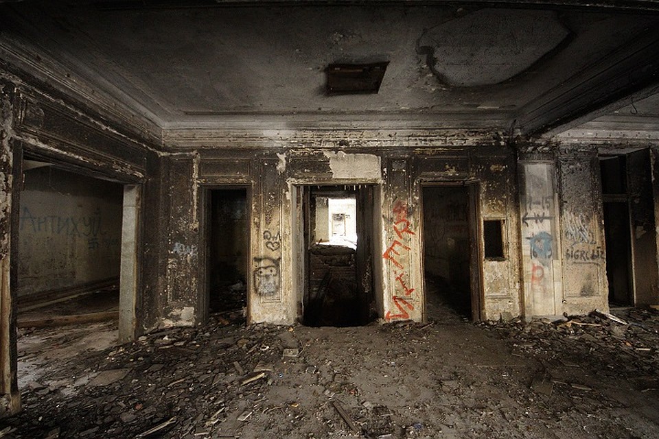 Внутри она выглядит разрушенной. Фото: Алексей БУЛАТОВ
