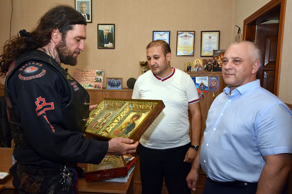 Экскурсию по учреждению провел подполковник Сергей Бережной Фото: Виталий ПАРУБОВ