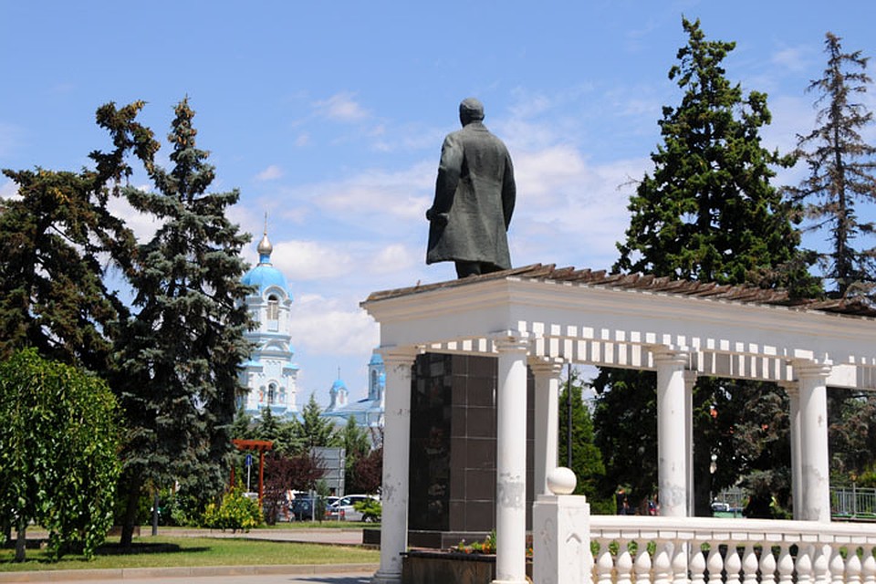 Ленин и Илия Пророк смотрят друг на друга и не спорят, кто оказался прав. Фото: Сергей ПОНОМАРЕВ