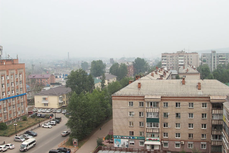 Густой смог от лесных пожаров окутал Усть-Кут, не видно ни солнца, ни гор. Фото: Анастасия Чепелева.