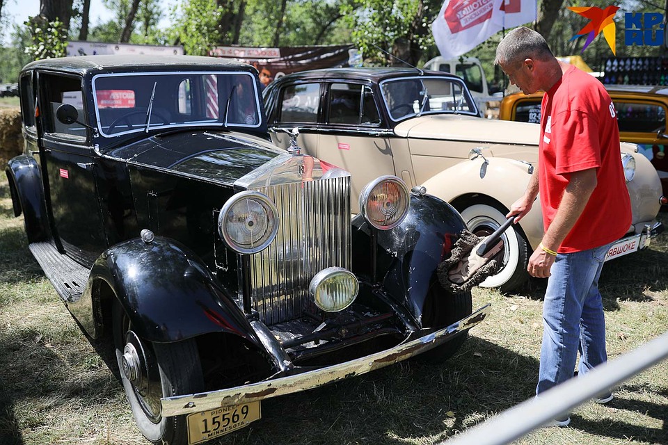 Rolls-Royce достоин того, чтобы с него сдували пылинки Фото: Дмитрий АХМАДУЛЛИН