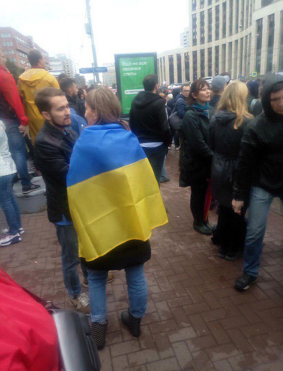 Некоторые участники пришли с украинскими флагами Фото: предоставлено читателями.