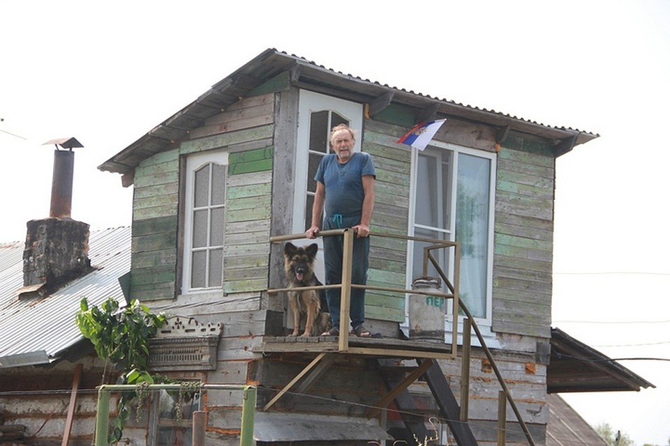 Хабаровские дачники, не смотря на уговоры МЧС, не хотят покидать свои подтопленные участки Фото: ГУ МЧС России по Хабаровскому краю