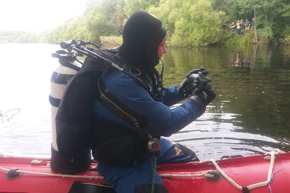 Водолазы осматривают дно озера. Фото: ГУ МЧС России по Нижегородской области