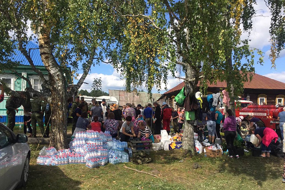 Нижегородцы привозят воду для волонтеров. Фото: ПСО "Волонтер"