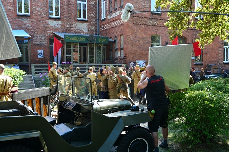 Екатерина Климова закружилась в вальсе на городской площади. Фото: Александр КАТЕРУША