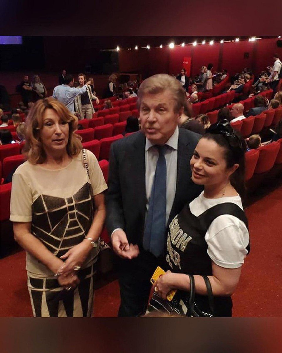 Лев Лещенко и его возлюбленная посетили премьеру фантастического фильма "Эбигейл" в столичном киноцентре "Октябрь" Фото: Instagram.com