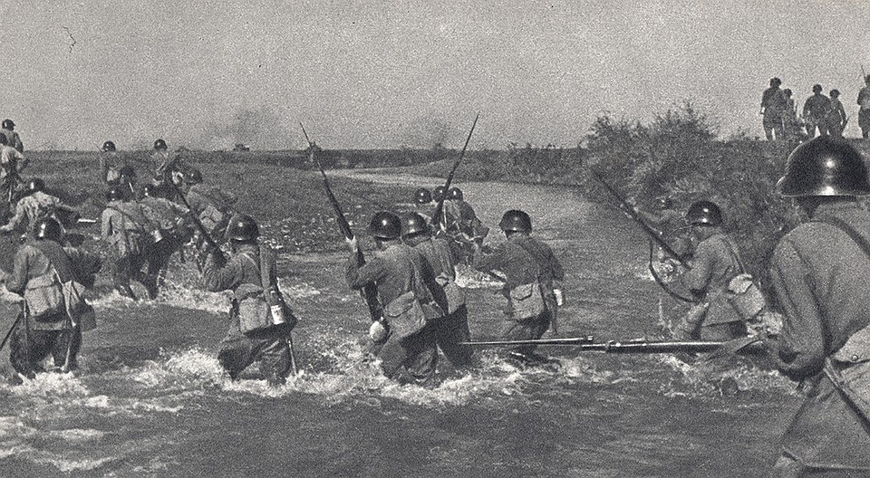 17 сентября 1939 года Красная армия перешла советско-польскую границу. Так появились те границы, в которых сейчас существует современная независимая Беларусь. Фото: книга «Верасень 1939 года. Магiлы неаб’яўленнай вайны»