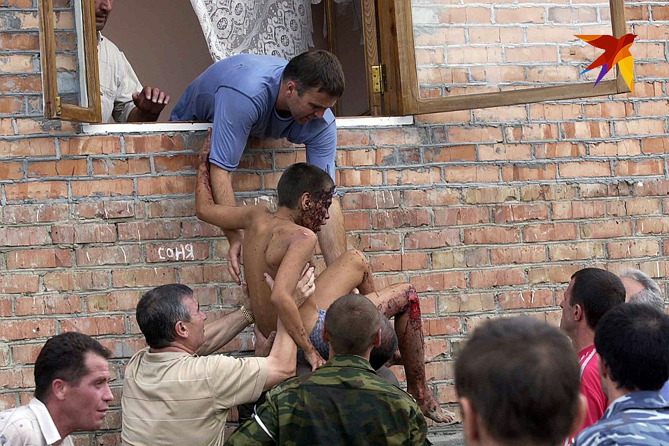 Те, кто был в те черные дни в Беслане, кто видел сам это чудовищное жертвоприношение, почему-то помалкивают Фото: Владимир ВЕЛЕНГУРИН