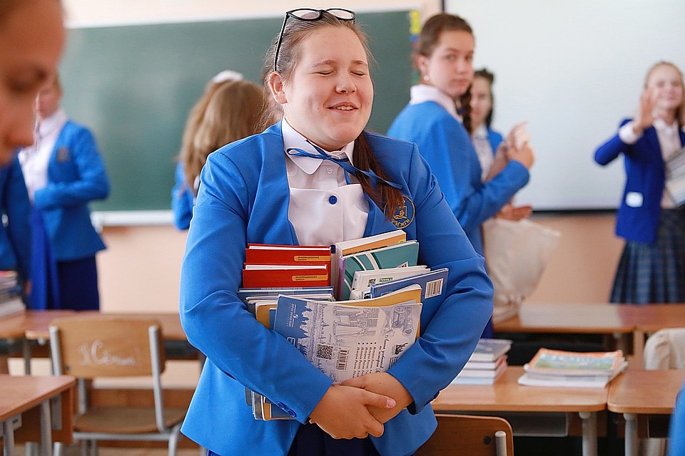 И это ещё не все учебники, которые нужны в седьмом классе! Фото: Мария ЛЕНЦ