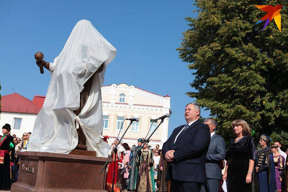 Открытие памятника на площади Ленина. Фото: Дмитрий ЛАСЬКО