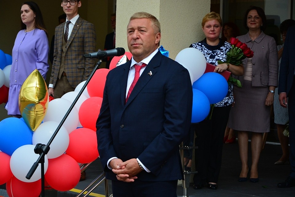 Александр Ярошук выступил на торжественной линейке. Фото: Александр КАТЕРУША