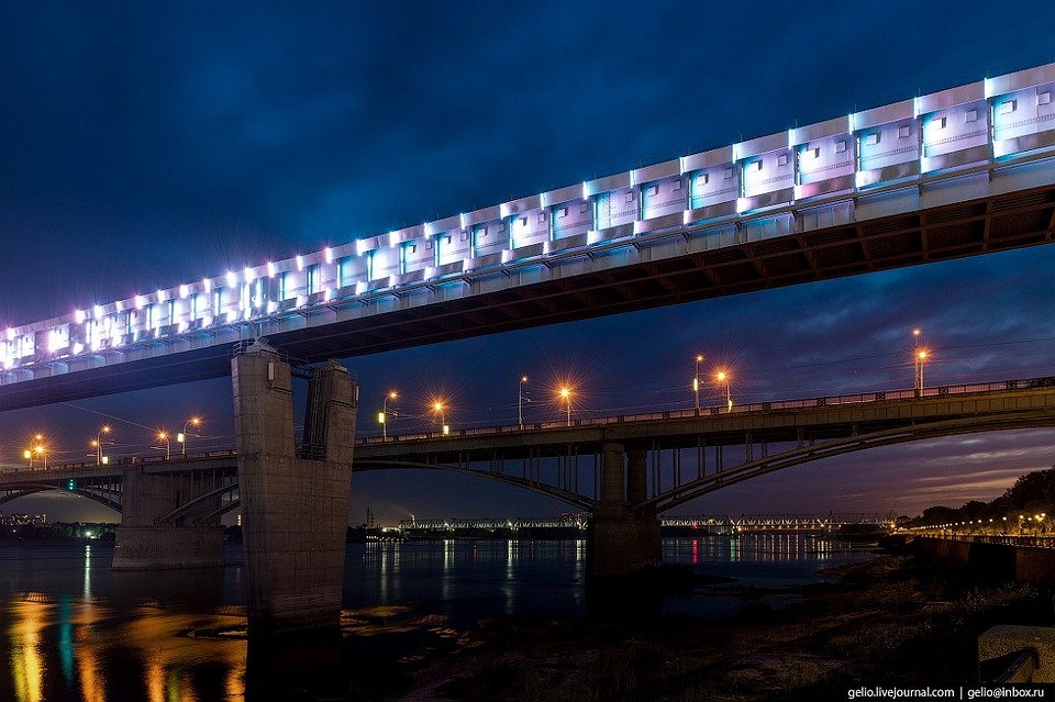 Для подсветки выбрали холодный тон. Фото: Слава Степанов
