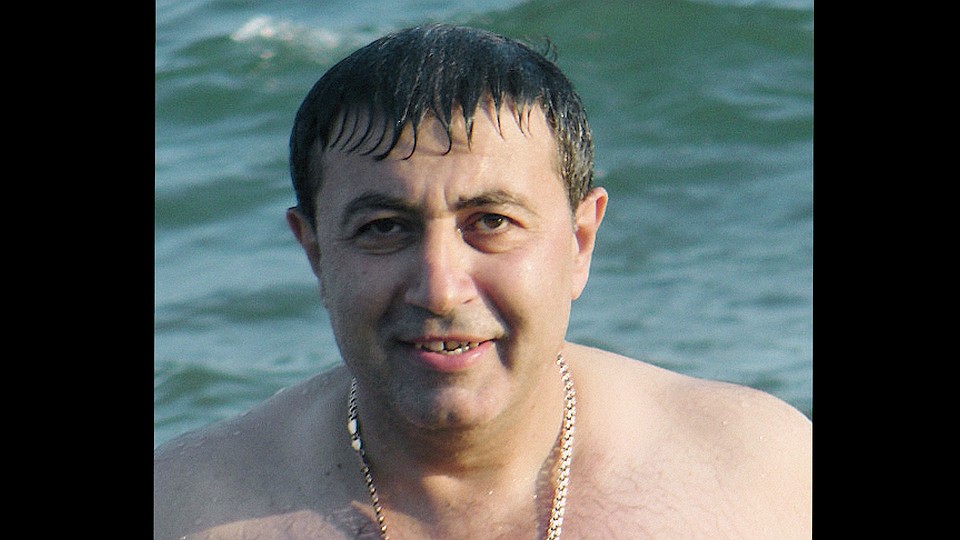 Михаил Хачатурян. Следствием уже установлено, что со своими девочками он обращался очень жестоко.