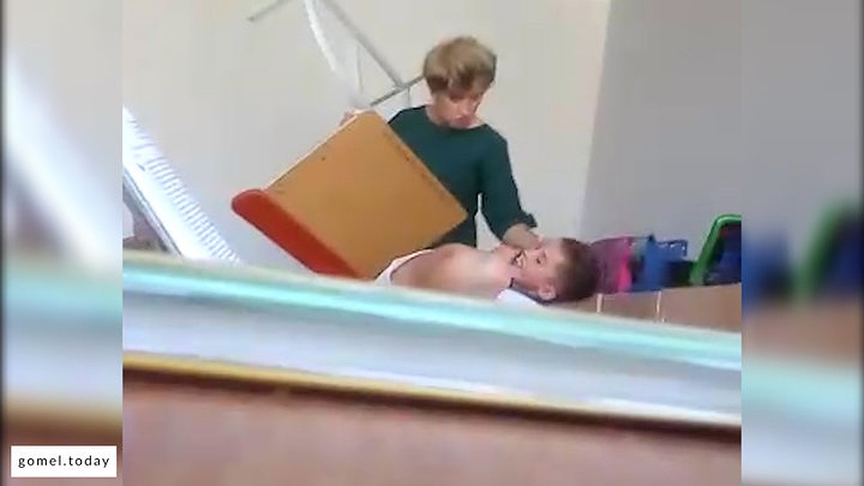 Учитель дала ребенку подзатыльник. оскорбляла и унижала в ответ на его вызывающее поведение.