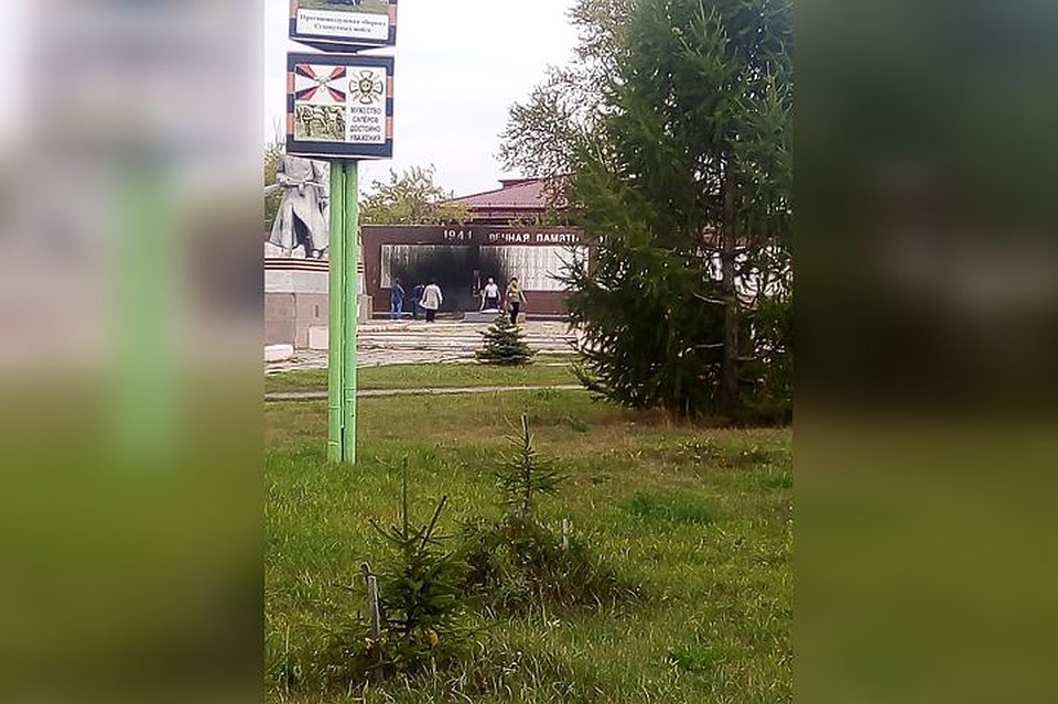 В МЧС утверждают, что причину пожара установить пока не удалось. Фото: «Откровения Барабинска»