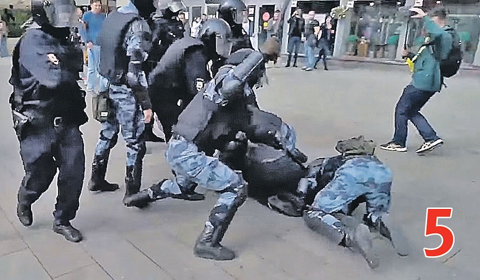 ДЕЙСТВИЕ 5. Устинова задерживают. Фото: youtube.com