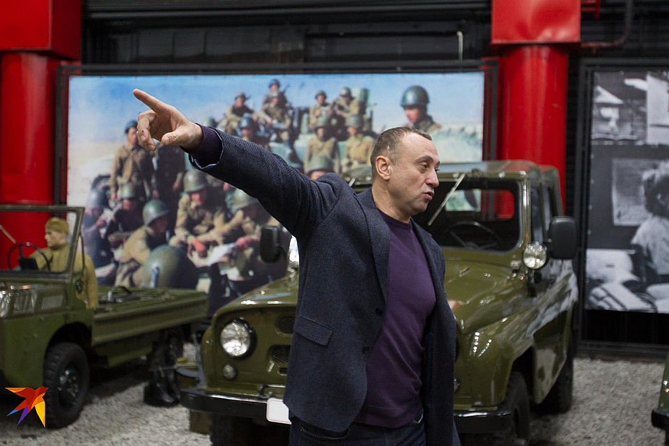 директор музея "Моторы Октября" Дмитрий Октябрьский Фото: Александр ШПАКОВСКИЙ