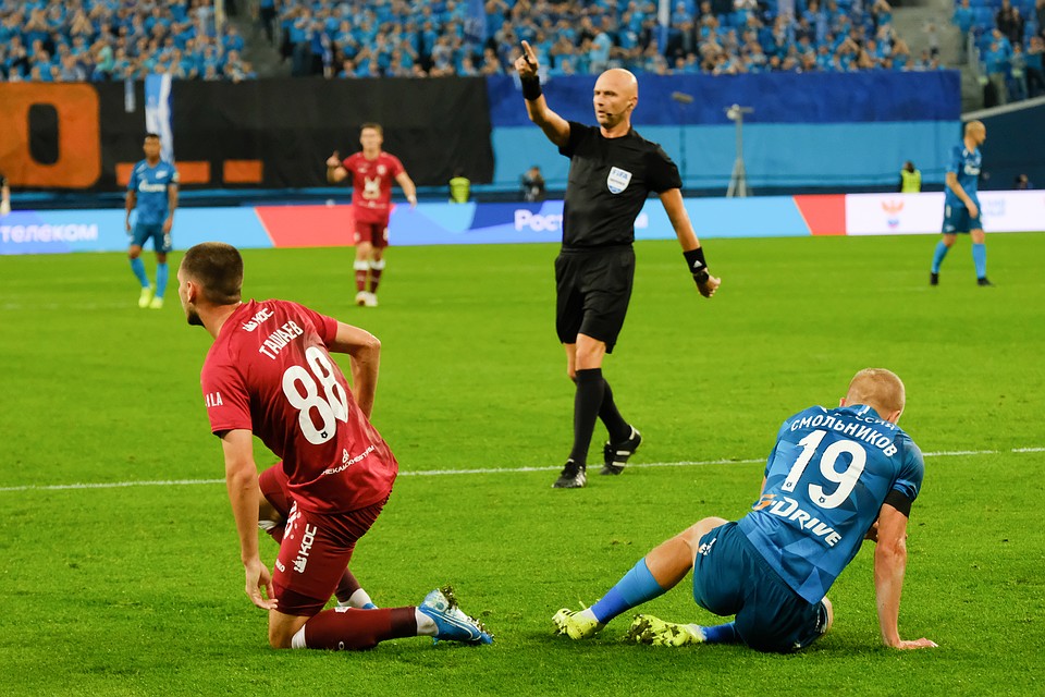 На перерыв противники ушли при счете 0:0. Фото: Артем КИЛЬКИН
