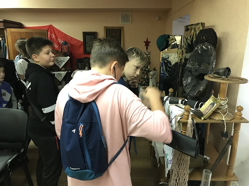 В музее «Наше военное детство» прошла экскурсия для школьников