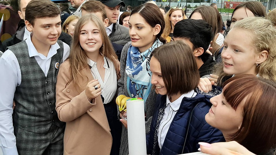 Между детьми и педагогом настоящая любовь. Фото: Екатерина СИМОХИНА
