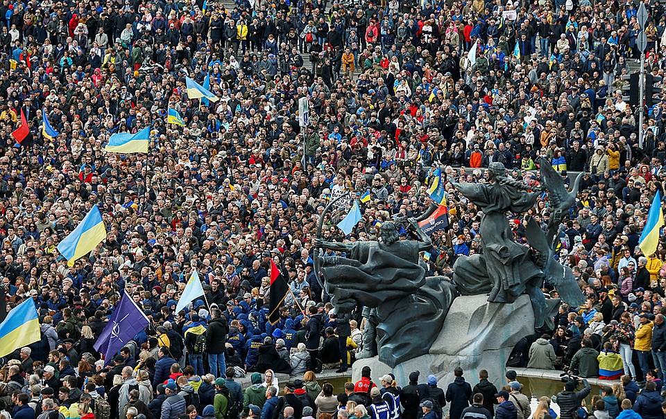 После победы Евромайдана в Киеве в 2014-м, пожалуй, ни одна акция протеста не собирала в центре Киева такого количества участников, как нынешняя Фото: REUTERS