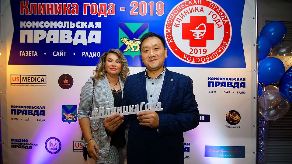Врач-невролог, заведующий неврологическим отделением «Краевой клинической больницы №1» Дмитрий Хан с очаровательной спутницей. Фото: Роман Савин