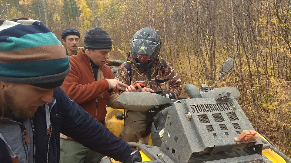 С квадроциклами и прочей техникой помогают добровольцы Фото: Александр Шатыгин