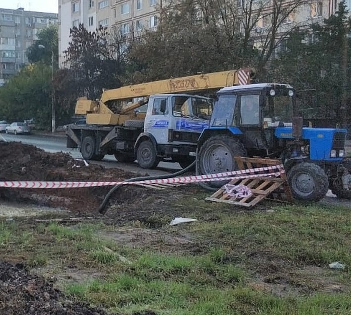 Повреждения устраняли 25 человек и 10 единиц техники. Фото: пресс-служба АО «Ростовводоканал»
