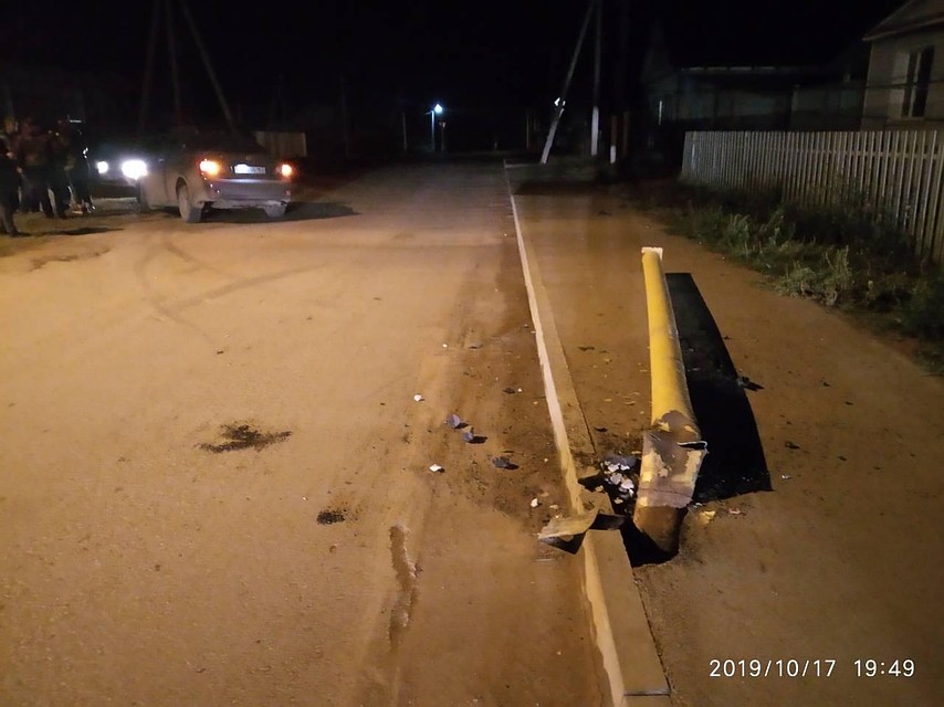 Опора не устояла после ДТП и упала Фото: ГУ МВД России по Самарской области