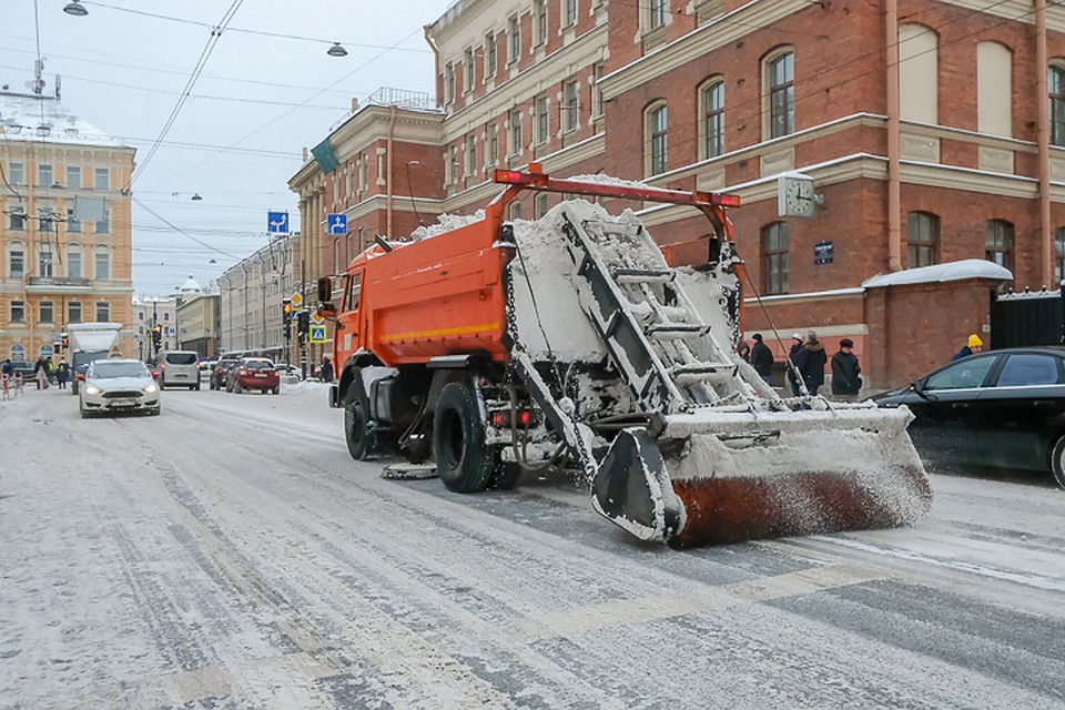 Убирали улицы от снега одни и те же предприятия. Никакой конкуренции. Фото: Артем КИЛЬКИН