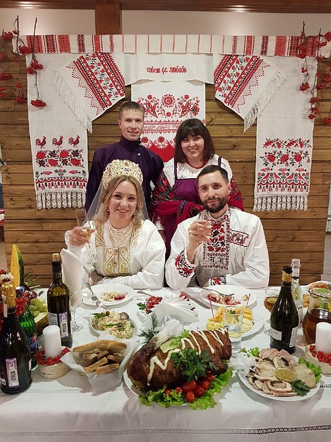 Рядом с молодоженами брат Павла Виктор и его супруга Анна. Фото: предоставлено Ксенией Коковиной