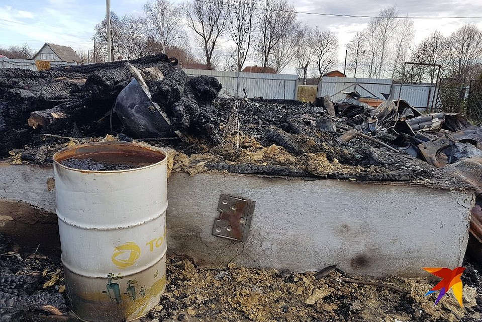 Дом полностью уничтожен огнем Фото: Александр ЕФАНОВ