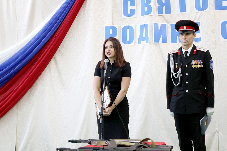 Заместитель генерального директора ЛУКОЙЛ-Коми по связям с общественностью Евгения Лясковская поздравила ребят