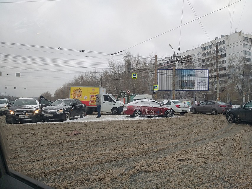 Авария на перекрестке Кашириных - Молодогвардейцев Фото: Инна КУМЕЙКО