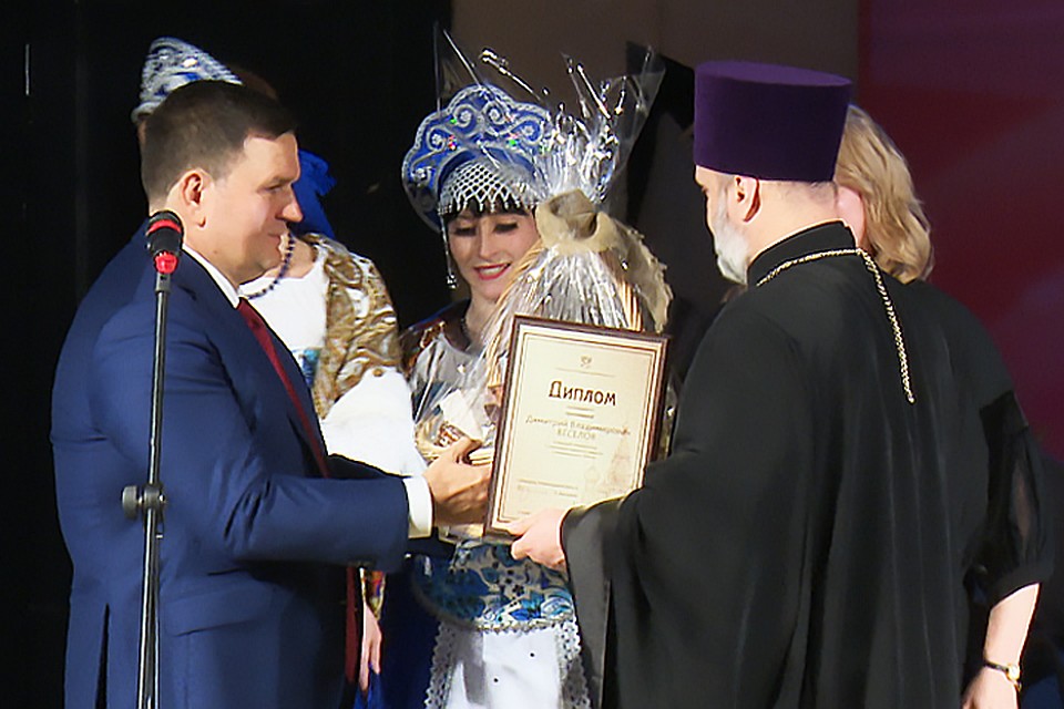 Вице-губернатор приветствовал тех, кто в своей работе связан с многонациональной тематикой. Фото: Правительство Ленобласти.